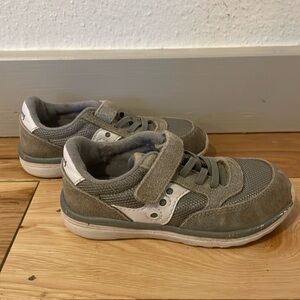 Cute sneakers! Size 9.